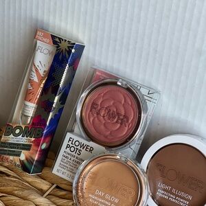 Flower Beauty Makeup Set with Blush and Highlighter